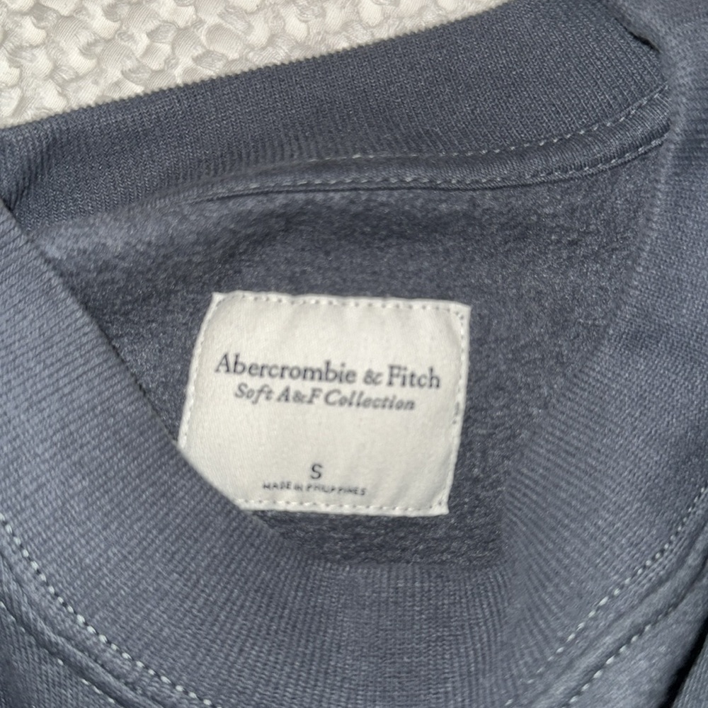 Abercrombie & Fitch Sweater - Picture 4 of 4